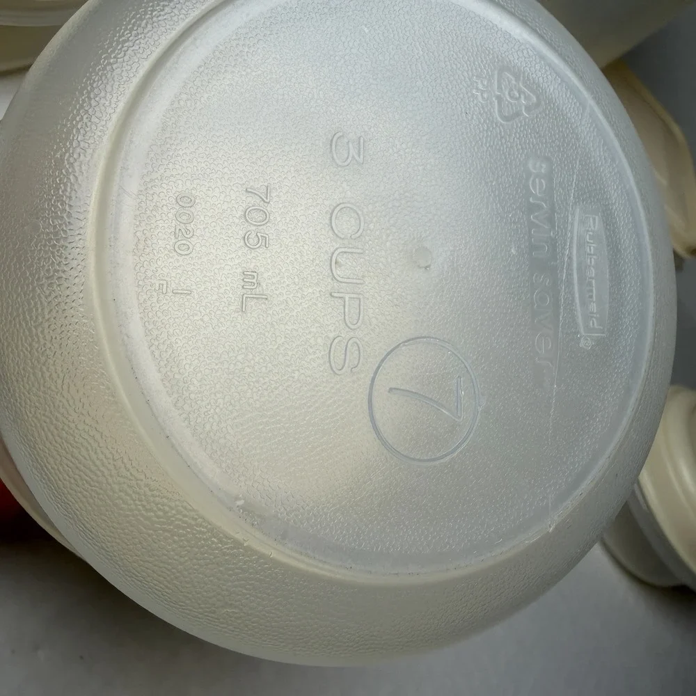Rubbermaid Servin' Saver Storage Containers Almond Lids Lot Of 5 Vintage
